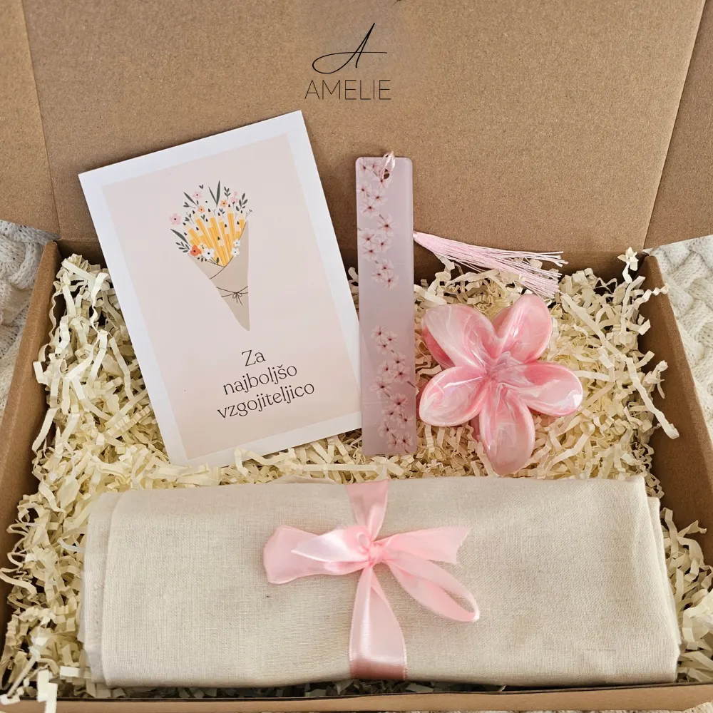 Personalizirano darilo za vzgojiteljico: paket s tote bag vrečko z njenim imenom