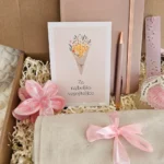 Personalizirano darilo za vzgojiteljico: paket s tote bag vrečko z njenim imenom